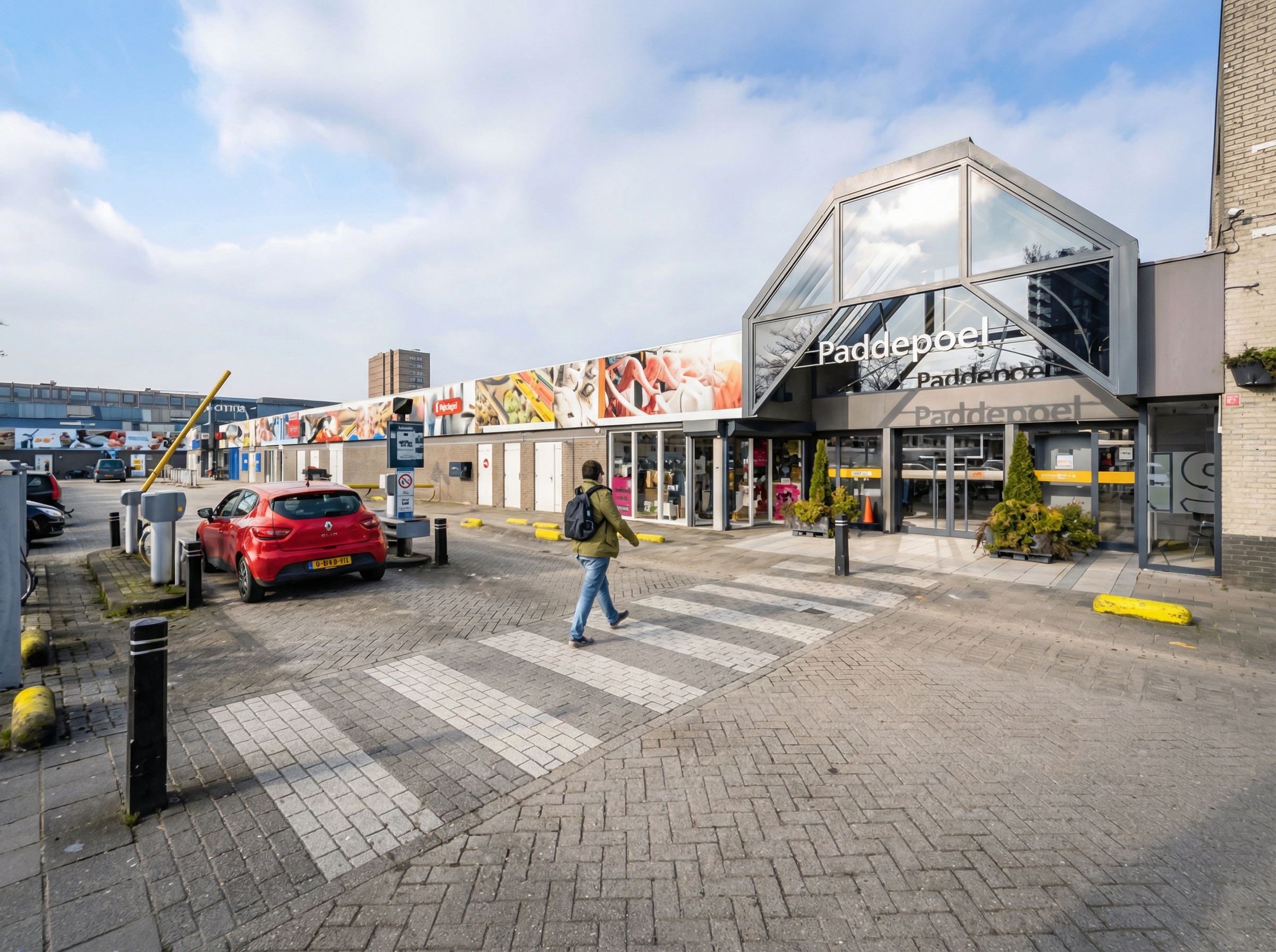 Paddepoel is een praktische, levendige wijk met een groot winkelcentrum en goede bereikbaarheid.